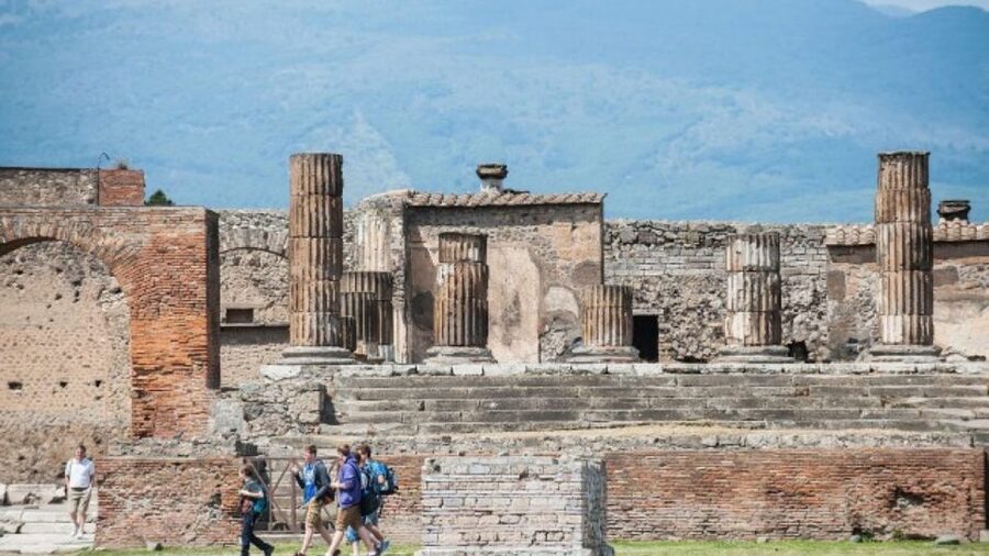 Sorrento: Skip-the-Line Pompeii Express Tour by Train - Two hours through the main sights