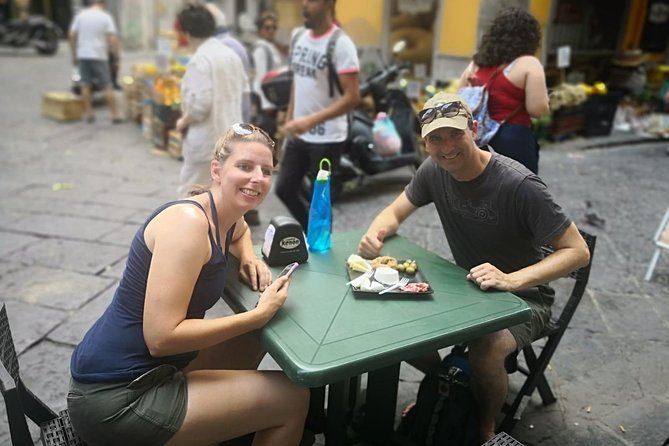 Street food in Naples with 6 Stops and Limoncello - Stop five: fried seafood at Pescheria Azzurra