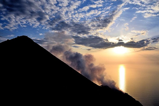 Stromboli: sunset trekking to Sciara del Fuoco - Ashàra - Climbing through scrub and volcanic rock