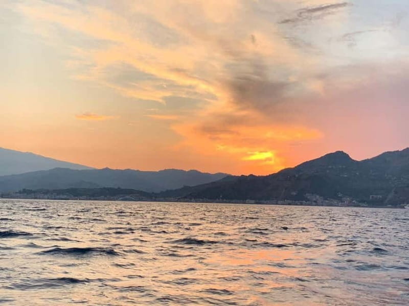 Sunset tour in search of dolphins with aperitif - What to pack and how to prepare