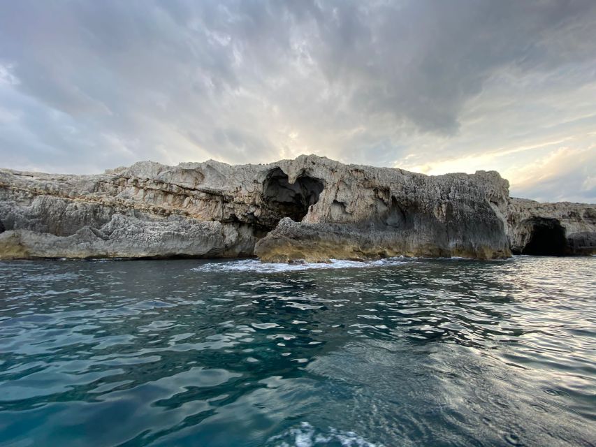 Syracuse: Boat Trip of Ortigia Island and Sea Caves - Starting near Pizzeria K7 and the Umberto I Bridge