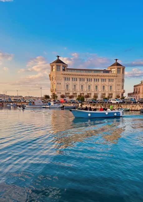 Syracuse: Ortigia Island and Sea Caves Boat Tour with Drinks - Porta Marina and the Prosecco toast