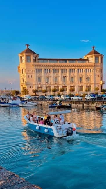 Syracuse: Ortigia Island and Sea Caves Boat Tour with Drinks - What the guide adds to the ride