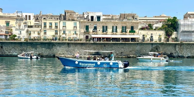 Syracuse: Ortigia Island and Sea Caves Boat Tour with Drinks - Under the Umbertino Bridge and through Santa Lucia