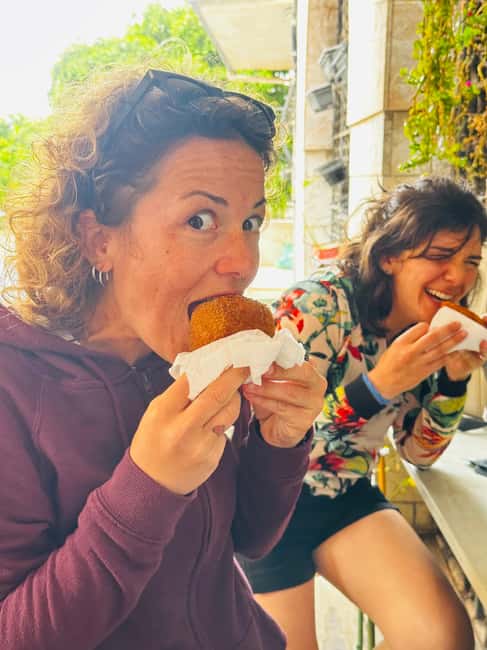 Syracuse: Street Food Walking Tour in Ortigia with Tastings - How the guides shape the experience