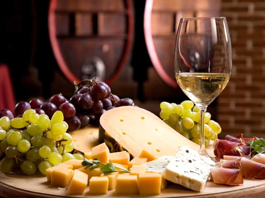 Taormina: Guided Etna Wine Tasting Half-Day Tour - Four wines, with food that is more than a token snack