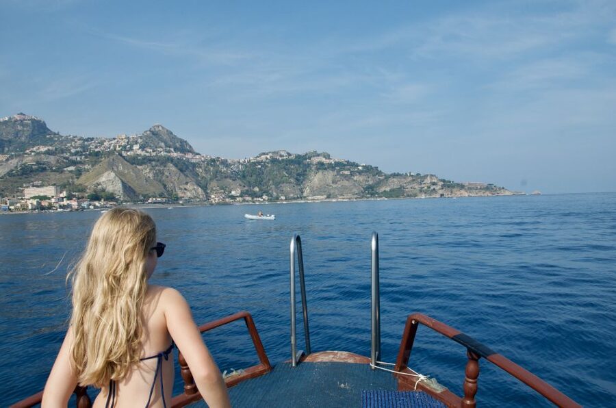 Taormina: White Lotus Tour - The Caves Along Taormina Bay