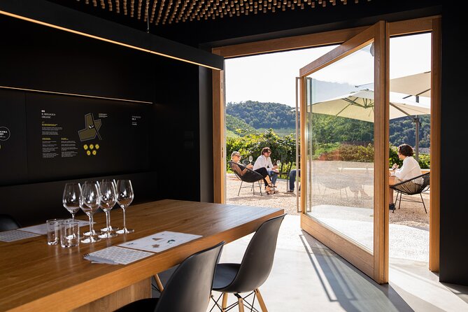 Tasting Prosecco with appetizers - What happens at PDC Cartizze