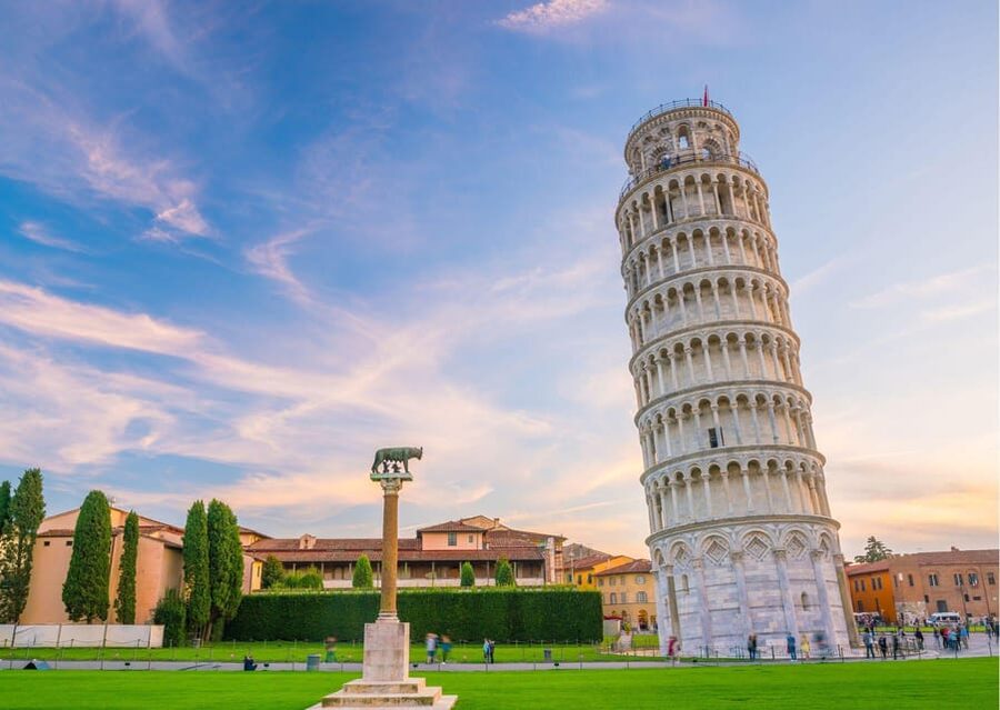 Timed Entrance to Leaning Tower Pisa & Cathedral with Audio - Arriving at the Leaning Tower