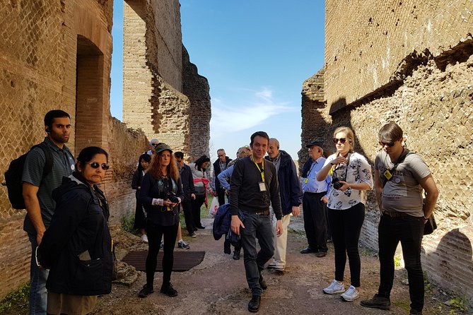 Tivoli Villas Full Day Trip From Rome with Lunch - Villa d’Este: frescoes first, fountains after