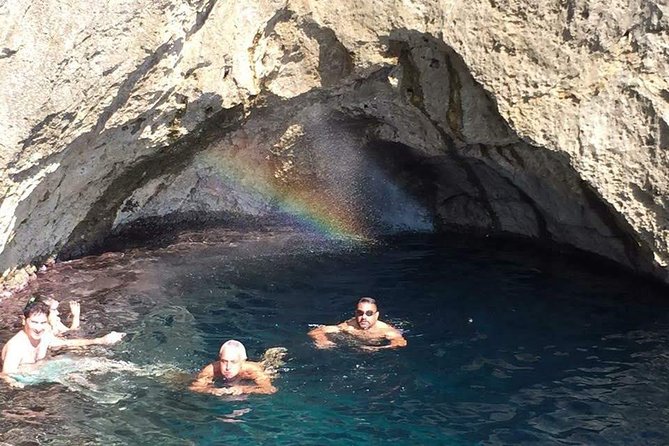 Tour 3h and half visit of all the caves, bathroom stop and aperitif - Leaving Torre Vado for San Gregorio