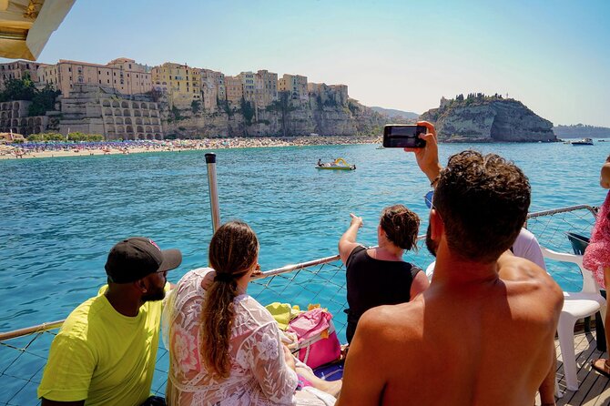 Tour of the Costa degli Dei by boat, 3 hours with aperitif included - Why seeing Tropea from a boat changes the view