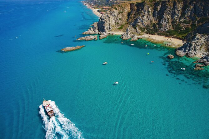 Tour of the Costa degli Dei by boat, 3 hours with aperitif included - Riaci Beach, rocks and a first swim