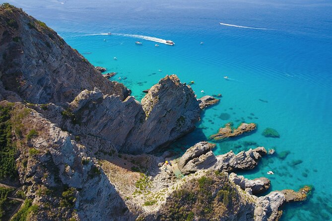 Tour of the Costa degli Dei by boat, 3 hours with aperitif included - What the boat atmosphere is like
