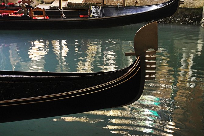 Tour of The Real Hidden Venice - A gondola workshop and bridges without railings