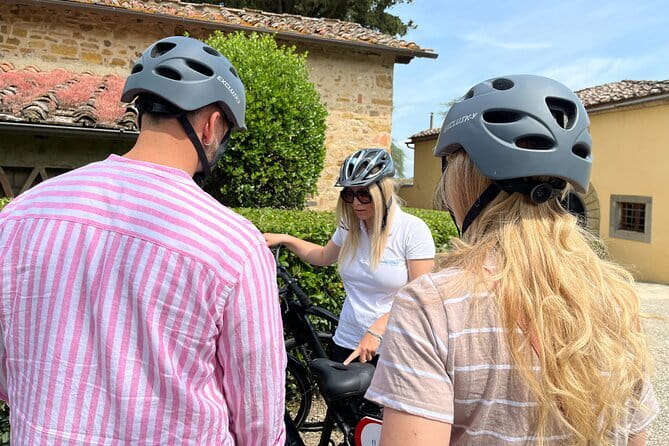 Tuscany E-Bike Tour: from Florence to Chianti with lunch and tastings - Lunch and wine at Fattoria di Bagnolo