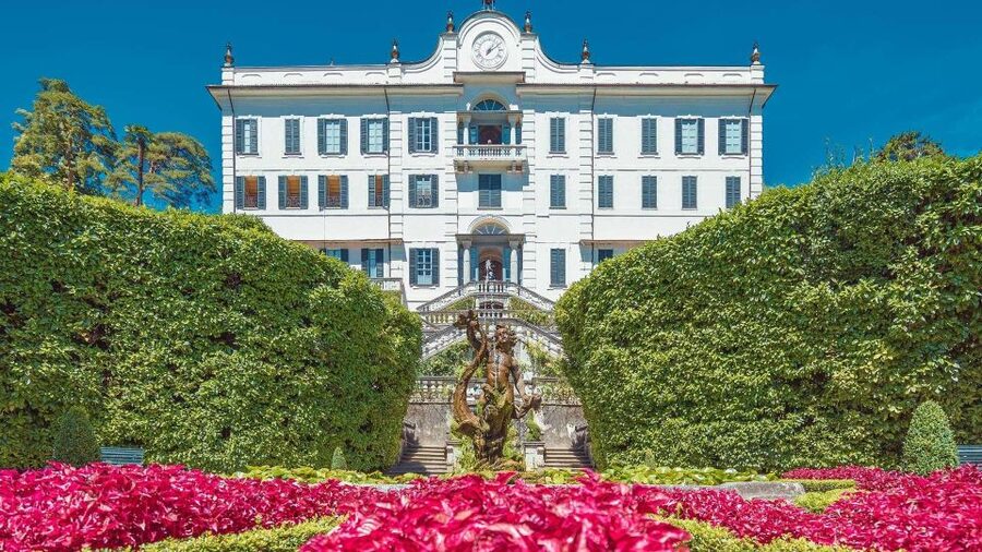 Varenna: Lake Como Premium Shared Cruise - Leaving Varenna with Villa Monastero in view