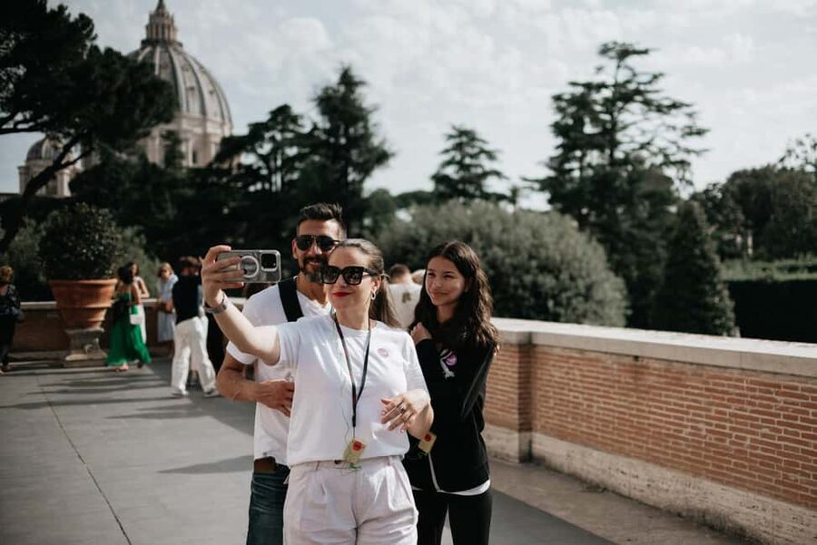 Vatican Museums & Sistine Chapel Skip-the-Line Guided Tour - Apollo Belvedere and Laocoön: ancient sculpture with a story