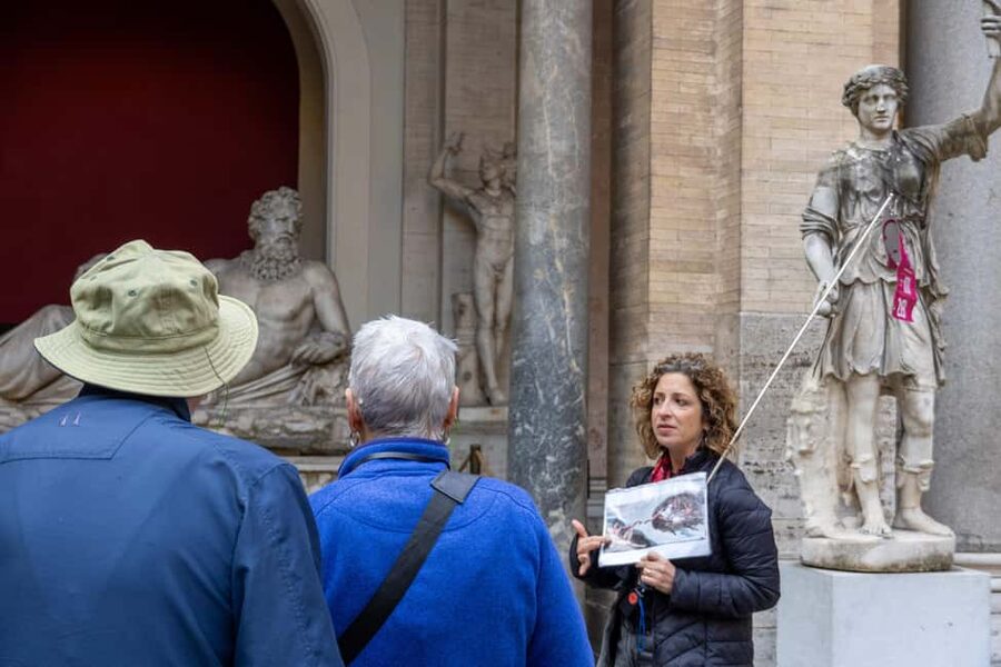 Vatican Museums & Sistine Chapel Skip-the-Ticket-Line Tour - How the small group and headsets work
