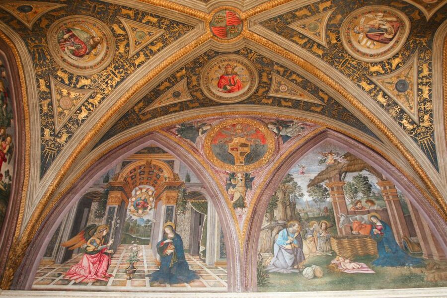 Vatican: Museums Sistine Chapel & St. Peter's Basilica Tour - Why a guide helps inside the Vatican Museums