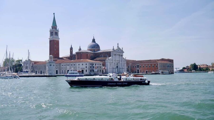 Venetian Lagoon Tour: Visit Murano, Burano and Torcello - What the boat ride adds