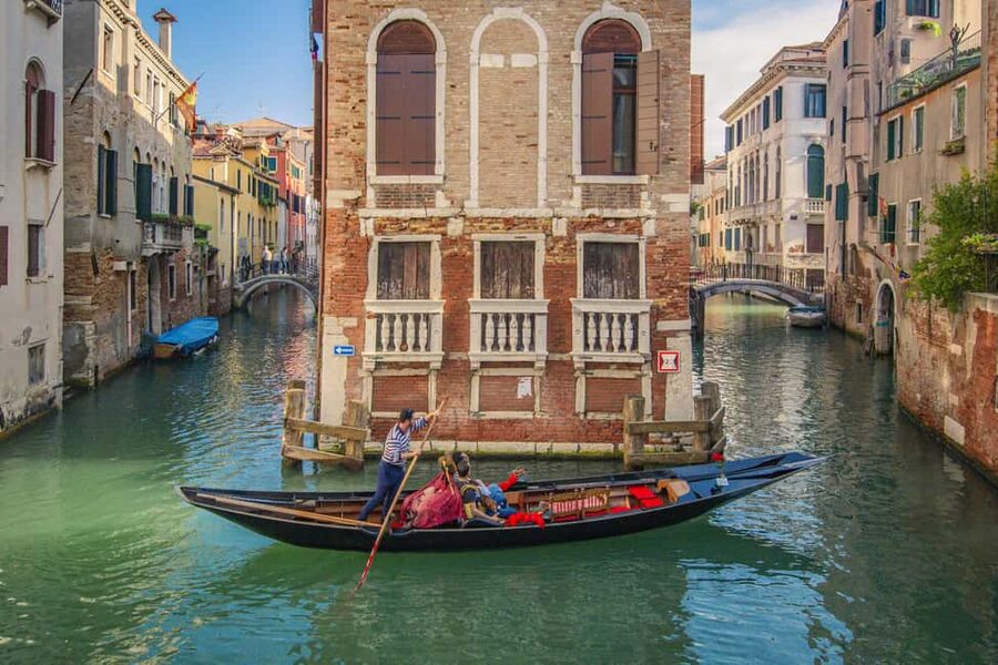 Venetian Private Sandolo tour - What a sandolo is, and why that matters