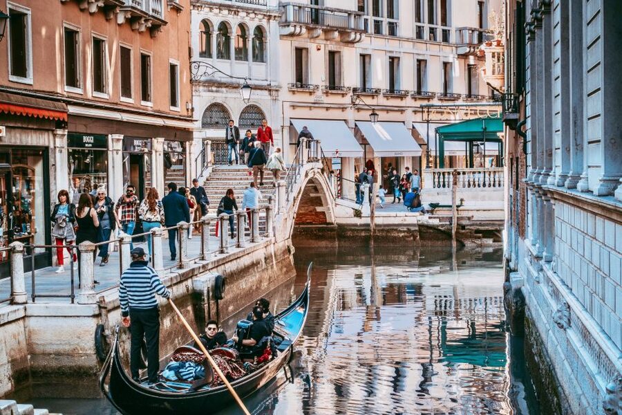 Venice: 30-Minute Gondola Ride on Grand Canal with Serenade - The Grand Canal: big buildings, busy water