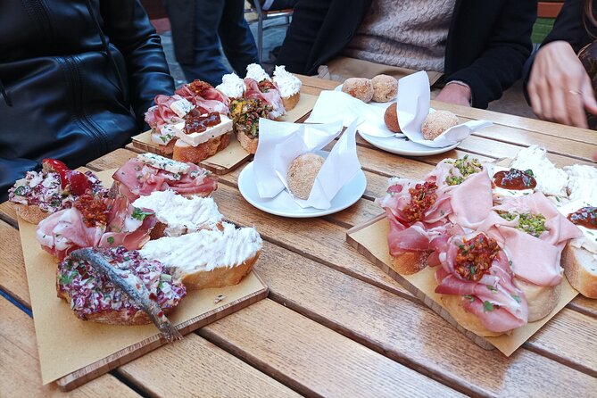 Venice Bacaro Food Tour: Eat and Drink like a Venetian - Salizada del Pistor: seasonal bites and local energy