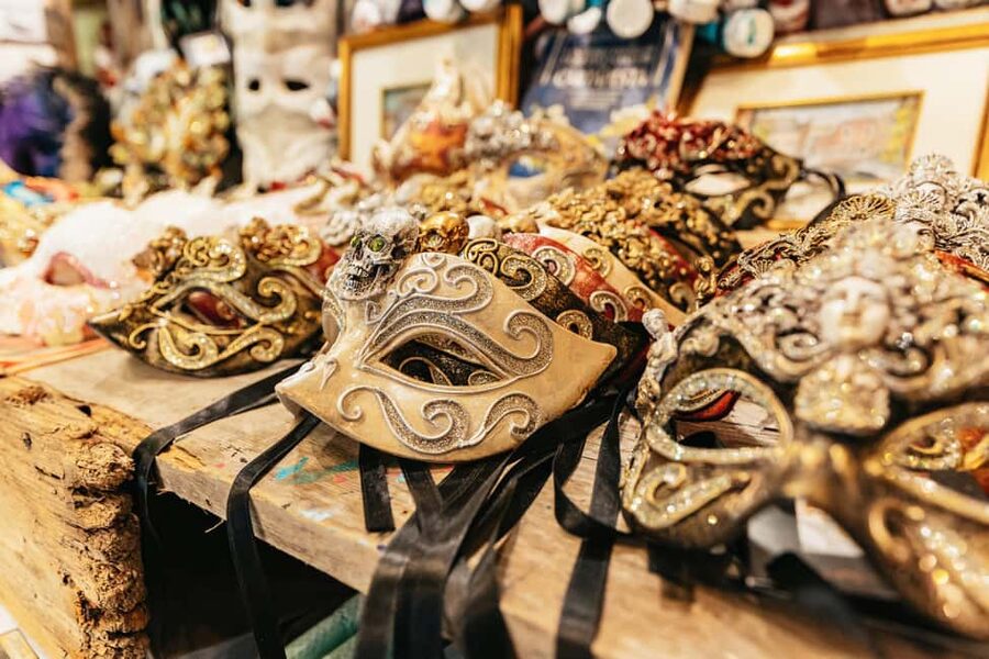 Venice: Carnival Mask Workshop - The one-hour limit is both useful and restrictive