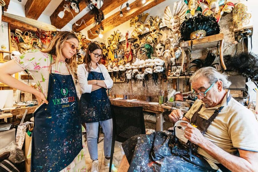 Venice: Carnival Mask Workshop - The best part is the artisan’s help
