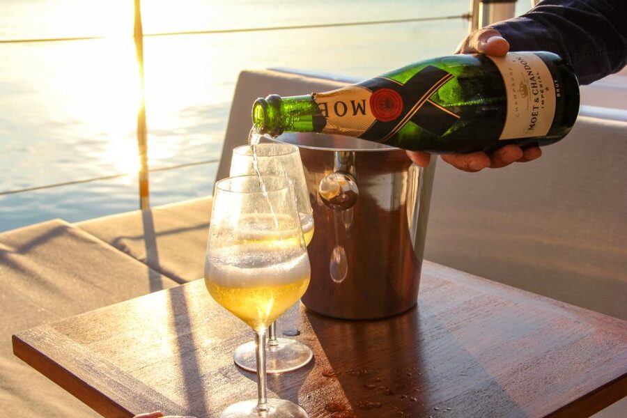 Venice: Catamaran Sunset Jazz Cruise with Aperitivo - The Venetian aperitivo: one drink and cicchetti
