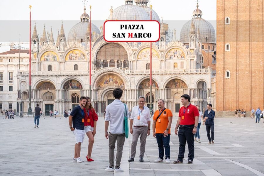 Venice: City Center Historical Guided Walking Tour - The VR gallery’s trip through older Venice