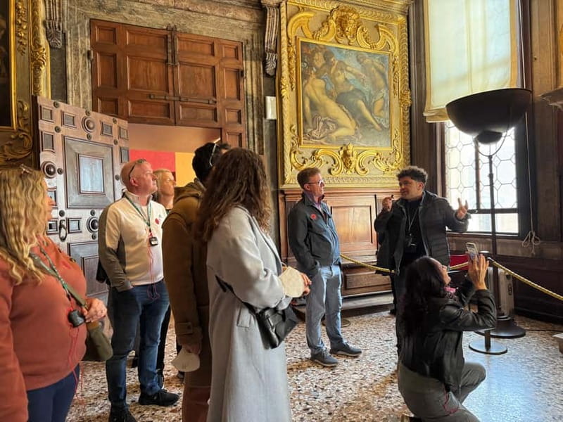 Venice: Doge Palace Guided Tour & Secret Itineraries Option - Crossing the Bridge of Sighs