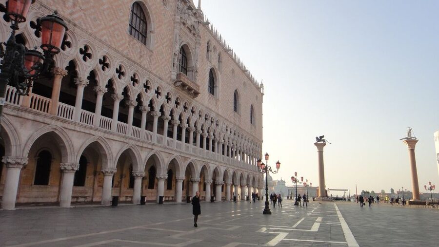 Venice: Doge's Palace, Bridge of Sighs & Prisons Guided Tour - Timing, price, and practical comfort