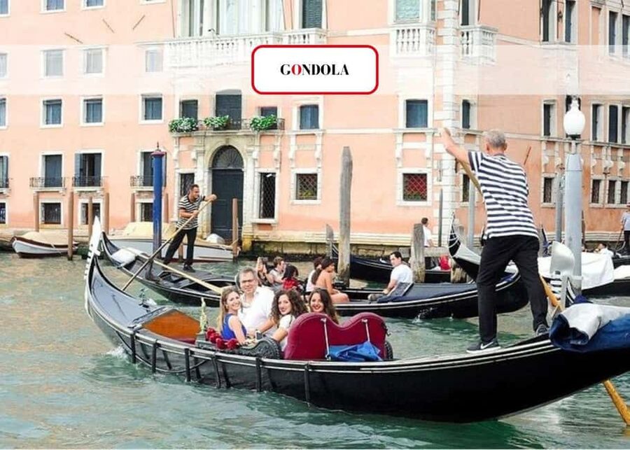 Venice: Grand Canal by Gondola with Live Commentary - Boarding the gondola and choosing your expectations