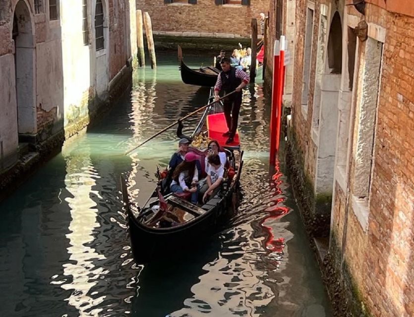 Venice: Grand Canal by Gondola with Live Commentary - Side canals reveal the quieter Venice