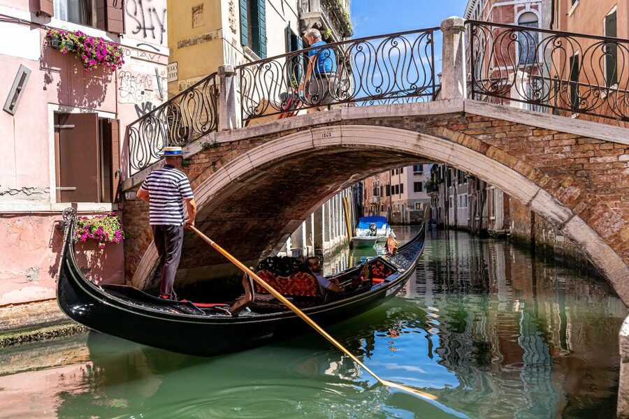 Venice: Grand Canal by Gondola with Live Commentary - La Fenice and the De le Ostreghe Canal