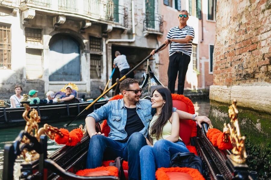 Venice: Grand Canal Gondola Ride with App Commentary - Timing, weather, and practical limits
