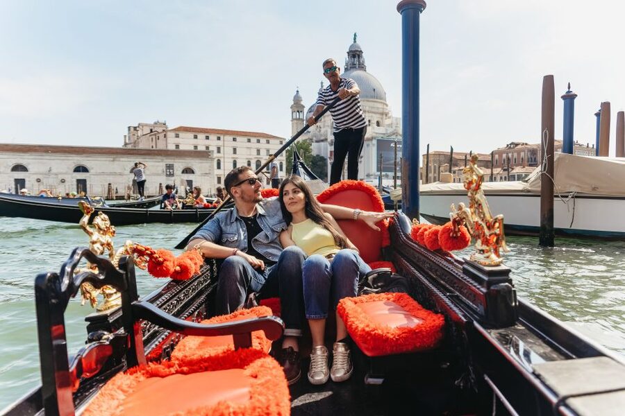 Venice: Grand Canal Gondola Ride with App Commentary - The 15-minute introduction to gondolas