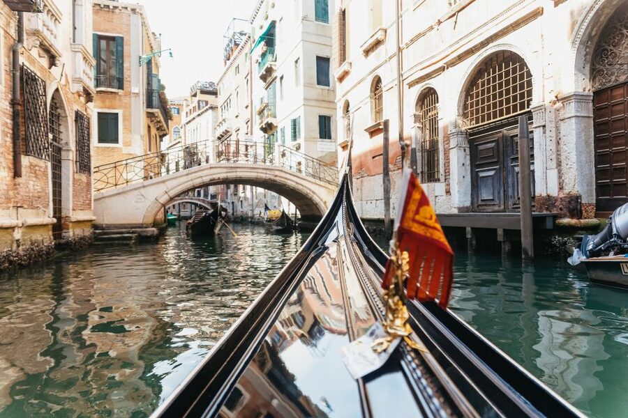 Venice: Grand Canal Gondola Ride with App Commentary - Shared, private, and small-group choices