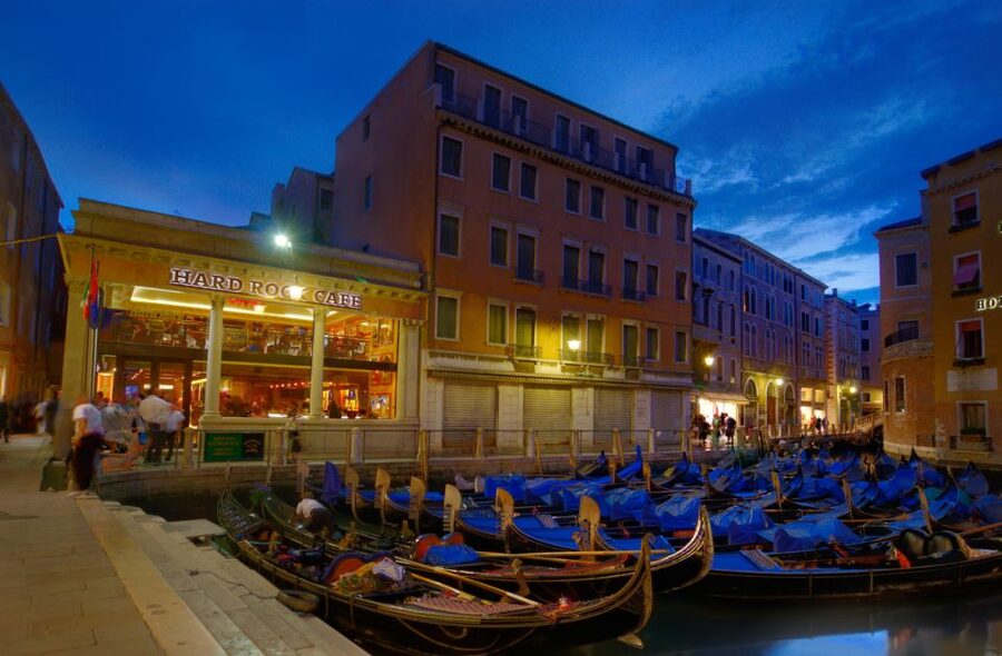 Venice: Hard Rock Cafe with Set Menu for Lunch or Dinner - A Hard Rock meal beside Venice’s gondolas