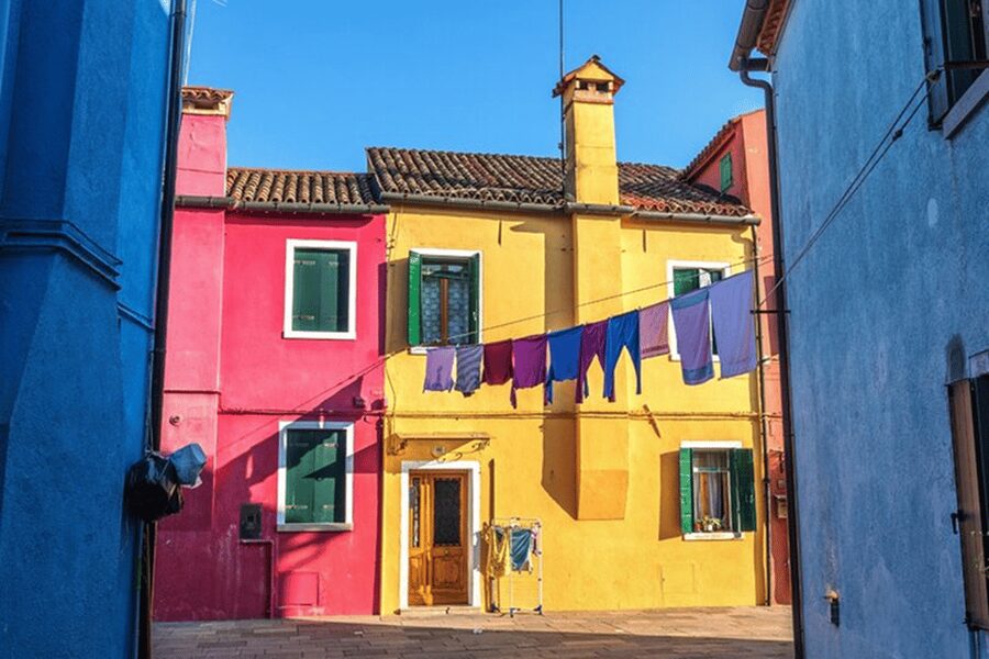Venice Islands: Murano Glass & Burano Colors Guided Visit - Guides shape the experience
