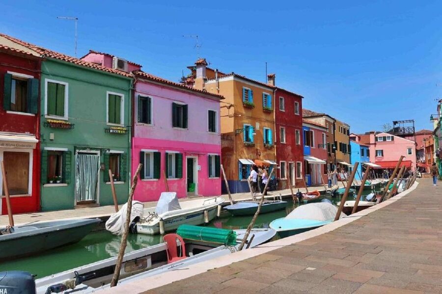 Venice: Murano and Burano Boat Tour with Glass Factory Visit - Murano: a short lesson in glassmaking