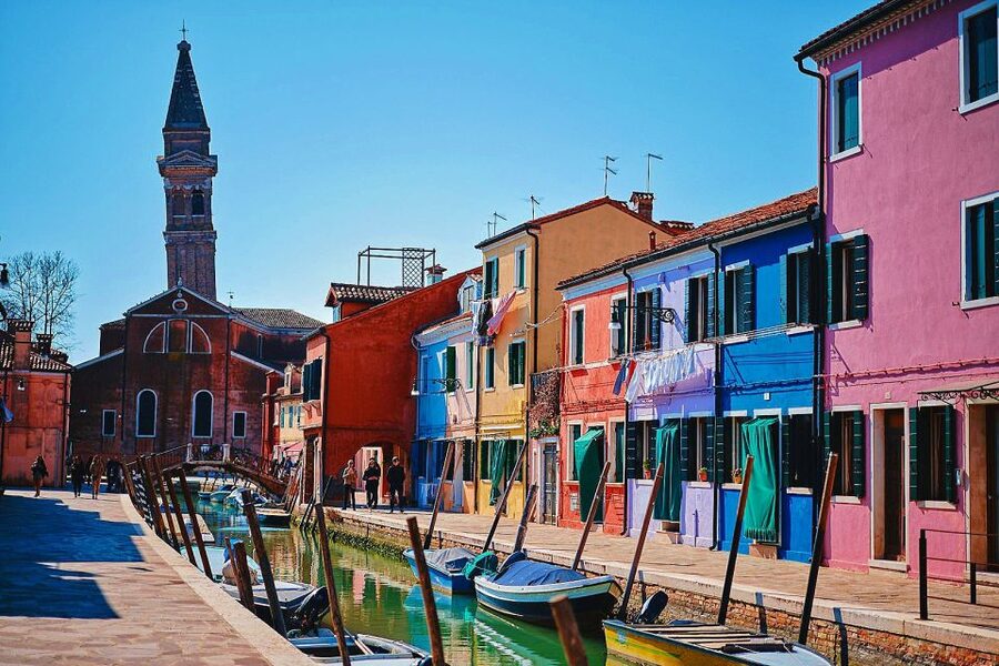 Venice: Murano & Burano Panoramic Boat Tour w/ Glassblowing - Burano’s painted houses and working island feel
