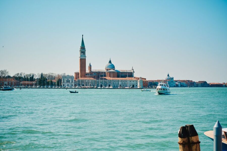 Venice: Murano & Burano Panoramic Boat Tour w/ Glassblowing - Comfort, language, and practical limits
