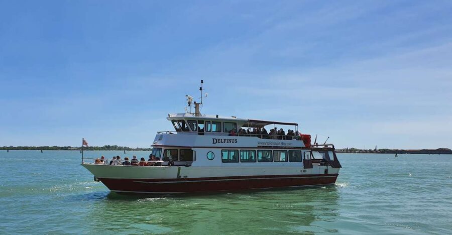 Venice: Murano & Burano Panoramic Boat Tour w/ Glassblowing - Finding the yellow desk near Hotel Danieli