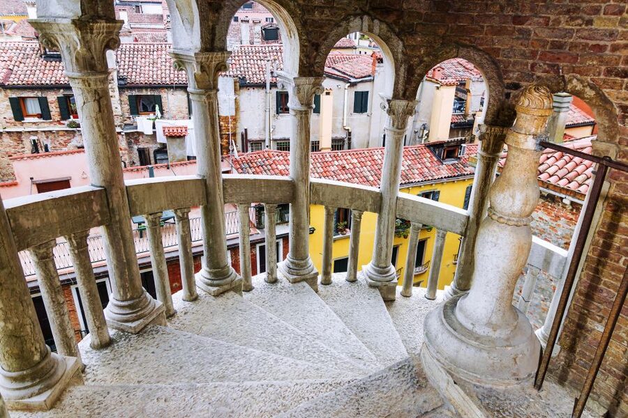 Venice: Palazzo Contarini del Bovolo Entrance Ticket - Climbing the Scala Contarini del Bovolo
