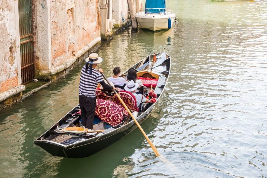 Venice: Private Gondola Cruise for up to 5 Passengers - Starting at Campo San Luca and the Royal Gardens gate
