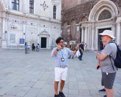 Rialto Bridge & Offbeat Unusual Venice Walking Tour
