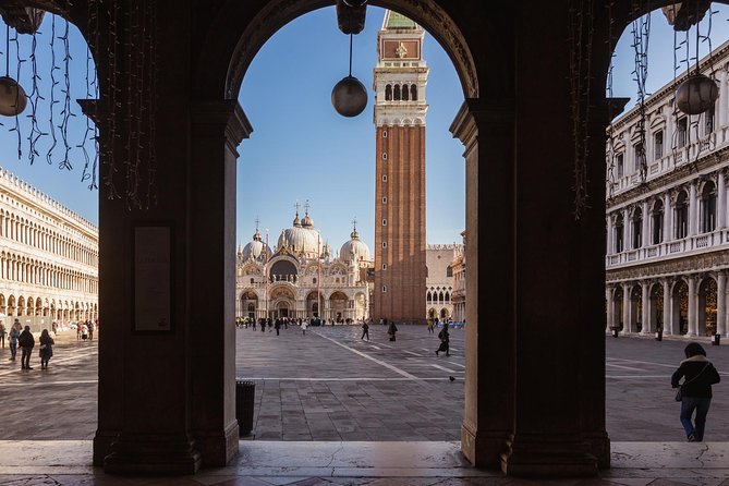 Venice's Best: Basilica, Doge's Palace, Gondola & History Gallery - The shared gondola ride through Venice